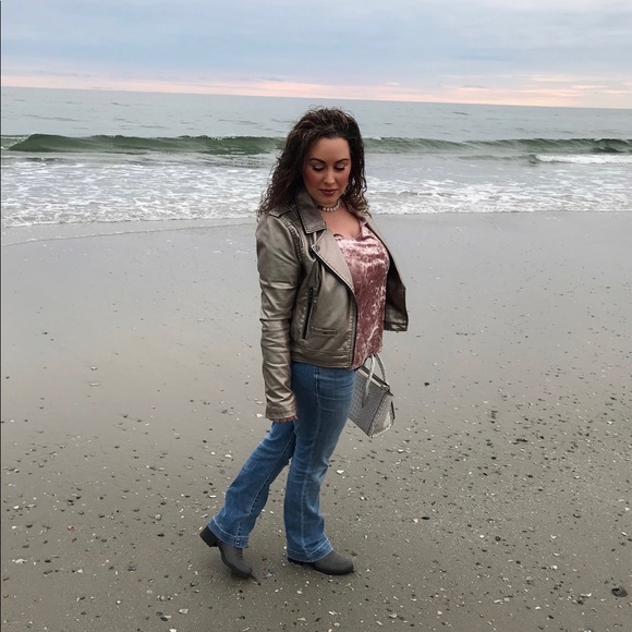 Meet your Posher, Ashley - Picture 1 of 4